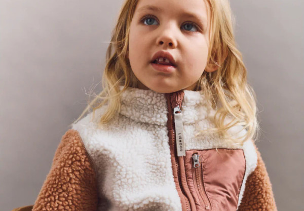 Tendințe modă copii 2026: Minimalism scandinav LIEWOOD