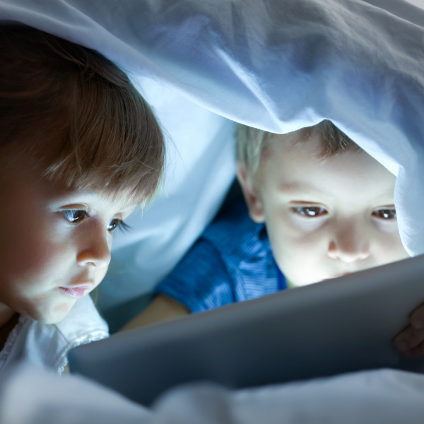 Televizor, telefon, tablet. De la ce vârstă și cât timp? Televizor, telefon, tablet. De la ce vârstă și cât timp?