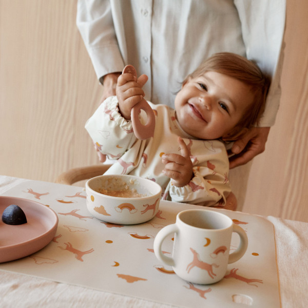 Cum alegem vesela pentru copii? Siguranță, calitate și sfaturi utile Cum alegem vesela pentru copii? Siguranță, calitate și sfaturi utile