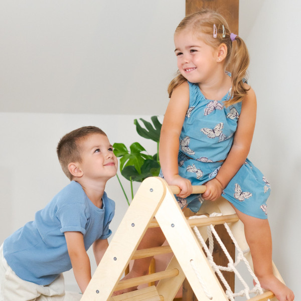 Triunghiul Pikler – istorie, filozofie, beneficii Triunghiul Pikler – istorie, filozofie, beneficii