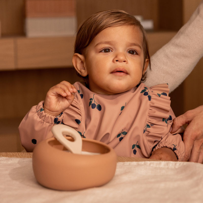 LIEWOOD bol din silicon cu linguriță Sparia Tuscany Rose / Apple Blossom