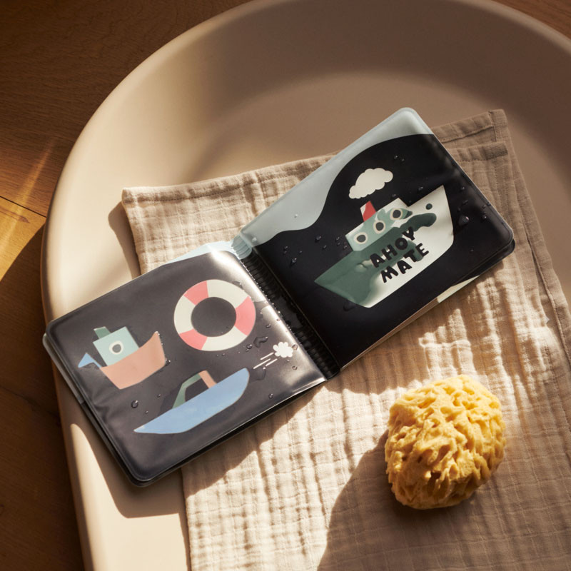 LIEWOOD Waylon carte magică de apă pentru baie Sailing / Sandy