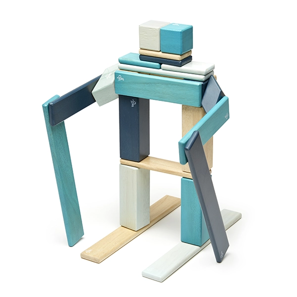 Set magnetic de construcție Tegu Blues 24 piese în formă de schior
