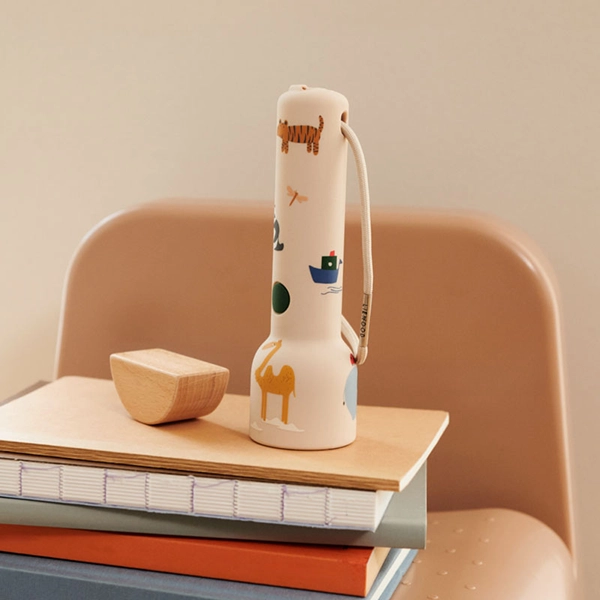 Lanternă pentru copii LIEWOOD Around the world / Sandy Lanternă pentru copii LIEWOOD Around the world / Sandy